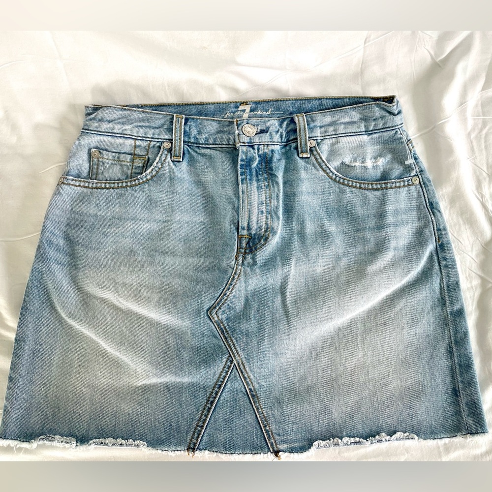7 For All Mankind Denim Mini Skirt Frayed Cut Off Hem Light Wash Sz27 NEVER WORN
